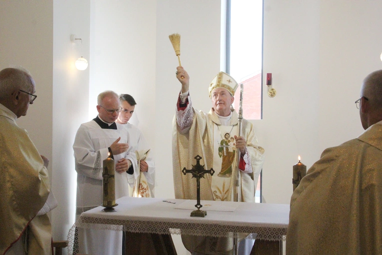 Żabno. Poświęcenie domu sióstr i seniorów
