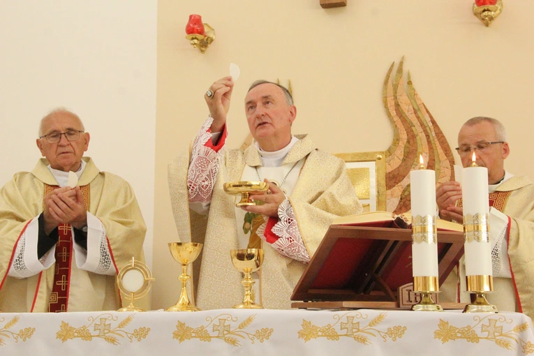 Żabno. Poświęcenie domu sióstr i seniorów