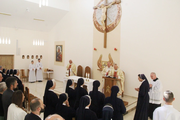 Żabno. Poświęcenie domu sióstr i seniorów