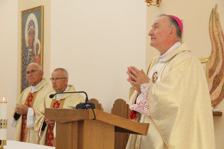 Żabno. Poświęcenie domu sióstr i seniorów
