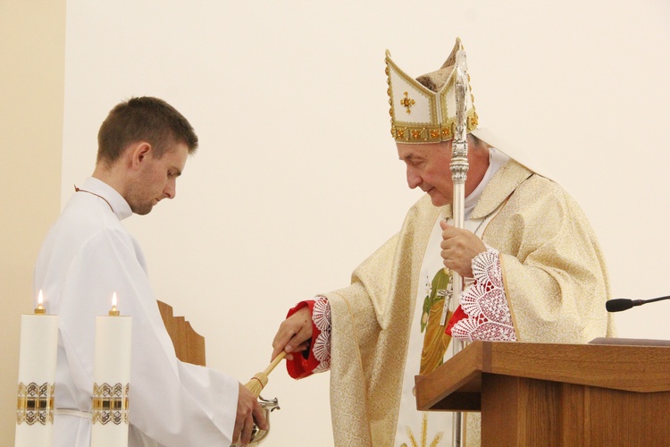 Żabno. Poświęcenie domu sióstr i seniorów