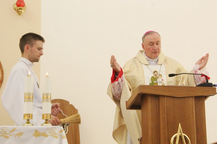 Żabno. Poświęcenie domu sióstr i seniorów
