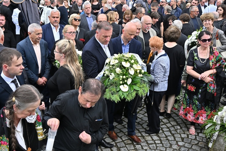 Drugi dzień uroczystości pogrzebowych ks. prał. Stanisława Szyszki 