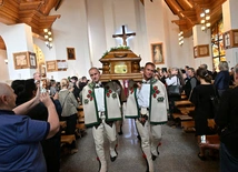 Zakopane. Z wielkimi honorami górale pożegnali pierwszego proboszcza parafii Tatrzańskiej