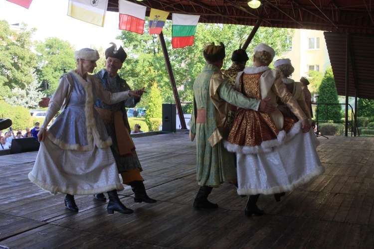 Miedzynarodowy Festiwal Zespołów Folklorystycznych w Kędzierzynie-Koźlu