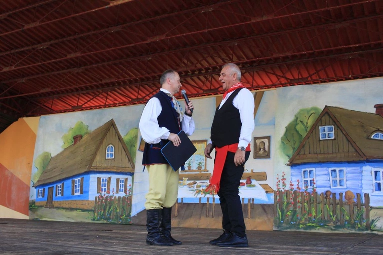 Miedzynarodowy Festiwal Zespołów Folklorystycznych w Kędzierzynie-Koźlu