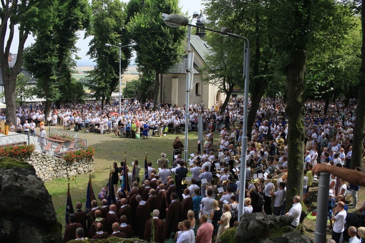 Pielgrzymka mężczyzn i młodzieńców na Górę Świętej Anny