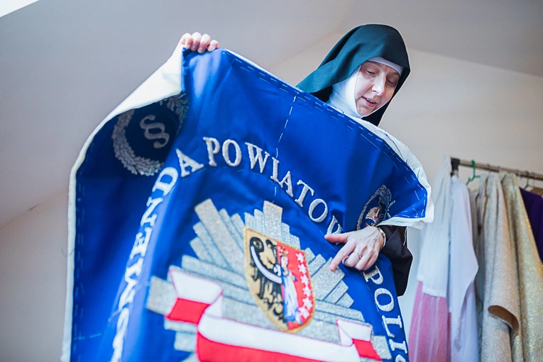 Klaryski uczą haftu