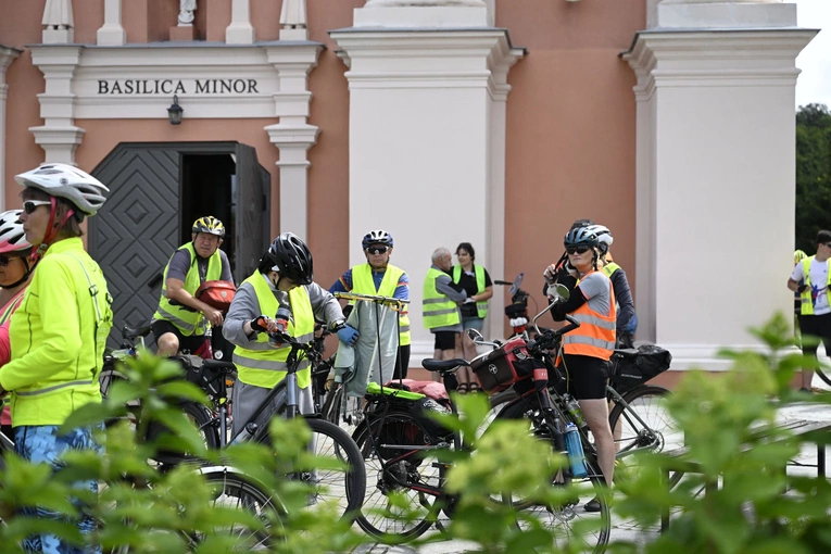 Wyjazd pielgrzymki rowerowej ze Skrzatusza