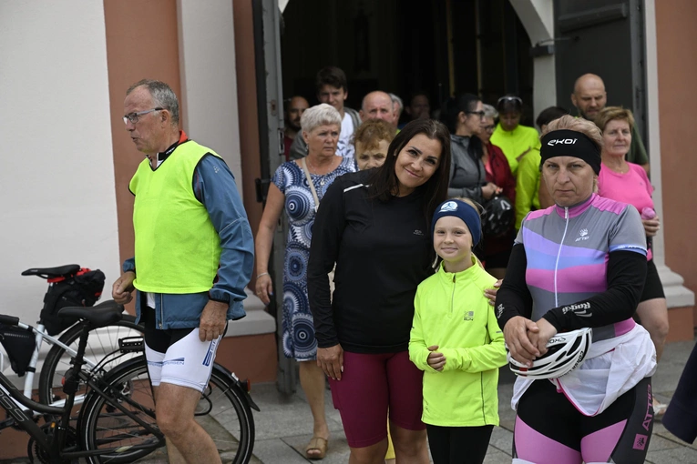 Wyjazd pielgrzymki rowerowej ze Skrzatusza