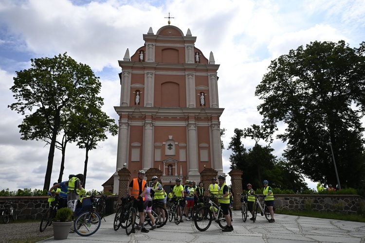 Wyjazd pielgrzymki rowerowej ze Skrzatusza