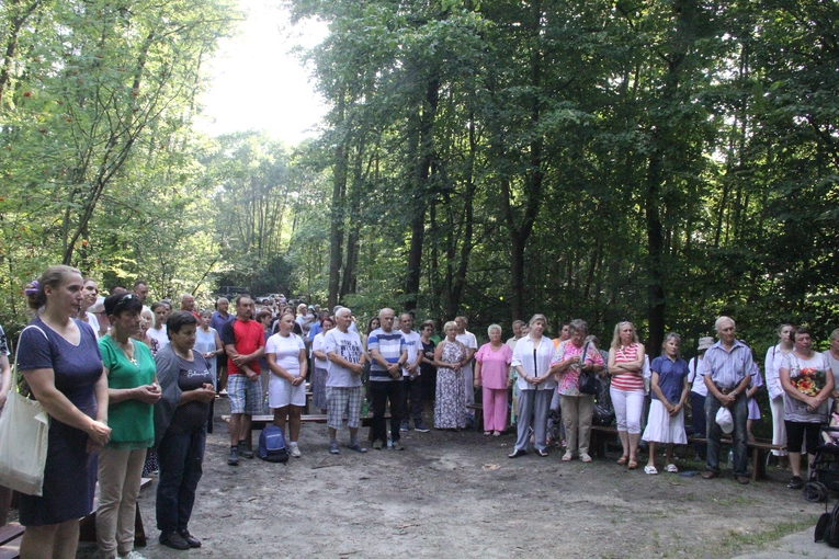 Biadoliny. Msza św. u Piotra i Pawła