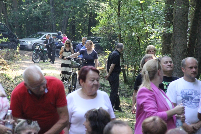 Biadoliny. Msza św. u Piotra i Pawła