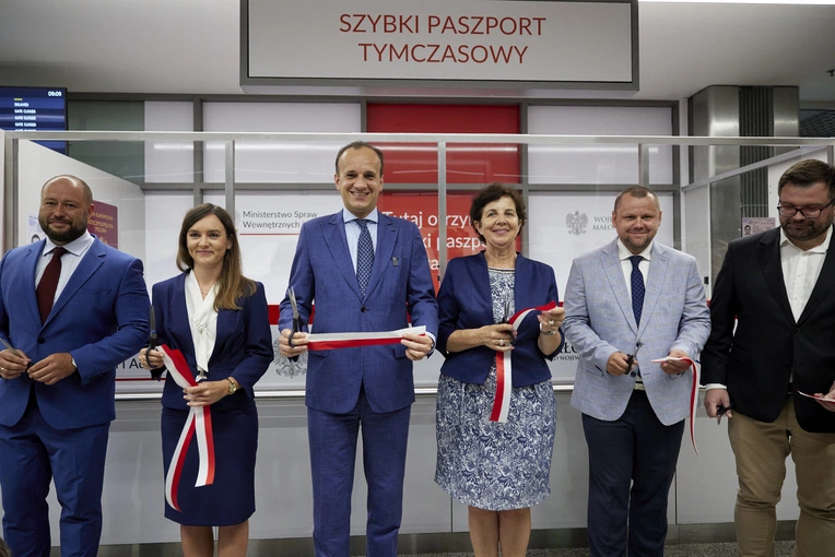 Kraków Airport z milionem pasażerów i możliwością wyrobienia paszportu