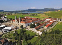 Skocznie narciarskie i tysiącletnie opactwo. Z wizytą u Czarnej Madonny w Einsiedeln
