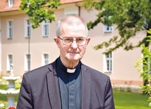 Kapłan przez ponad 45 lat związany był z parafią Podwyższenia Krzyża Świętego w Pruszczu Gdańskim.