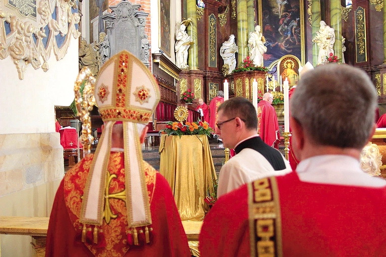 Niewiele miejsc na świecie ma relikwie św. Piotra, pierwszego papieża.