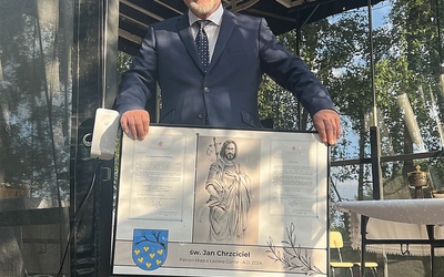 30 lat temu powrócili do przyrzeczonego nabożeństwa na Wierzysku. Inicjatorem odnowienia tradycji był ks. Gerard Kapica. Na zdjęciu Aleksander Wyra, burmistrz miasta.