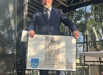 30 lat temu powrócili do przyrzeczonego nabożeństwa na Wierzysku. Inicjatorem odnowienia tradycji był ks. Gerard Kapica. Na zdjęciu Aleksander Wyra, burmistrz miasta.