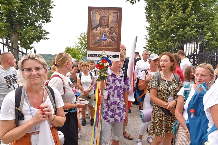 Pątnicy przywędrowali pieszo po raz pierwszy z regionów brzeskiego i mieleckiego.  