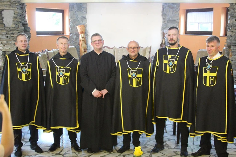 Pasierbiec. Erygowanie 200. chorągwi Zakonu Rycerzy św. Jana Pawła II