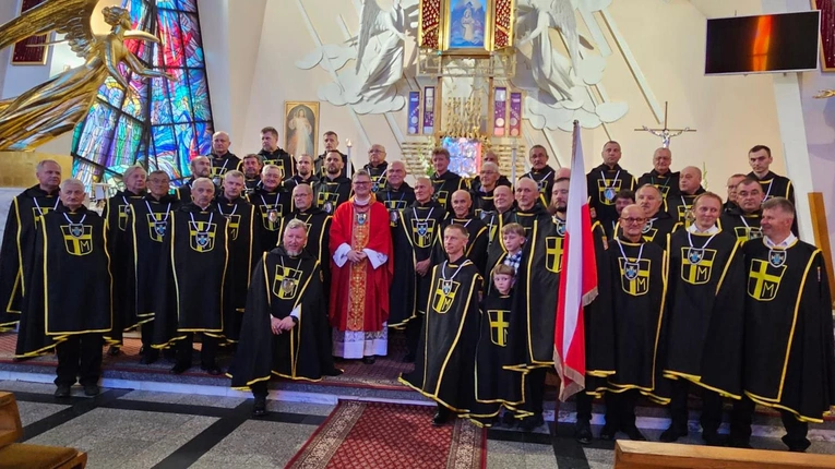 Pasierbiec. Erygowanie 200. chorągwi Zakonu Rycerzy św. Jana Pawła II