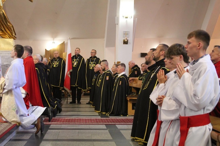 Pasierbiec. Erygowanie 200. chorągwi Zakonu Rycerzy św. Jana Pawła II