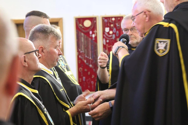 Pasierbiec. Erygowanie 200. chorągwi Zakonu Rycerzy św. Jana Pawła II