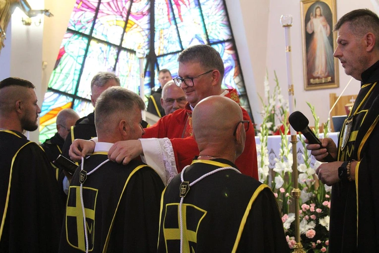 Pasierbiec. Erygowanie 200. chorągwi Zakonu Rycerzy św. Jana Pawła II