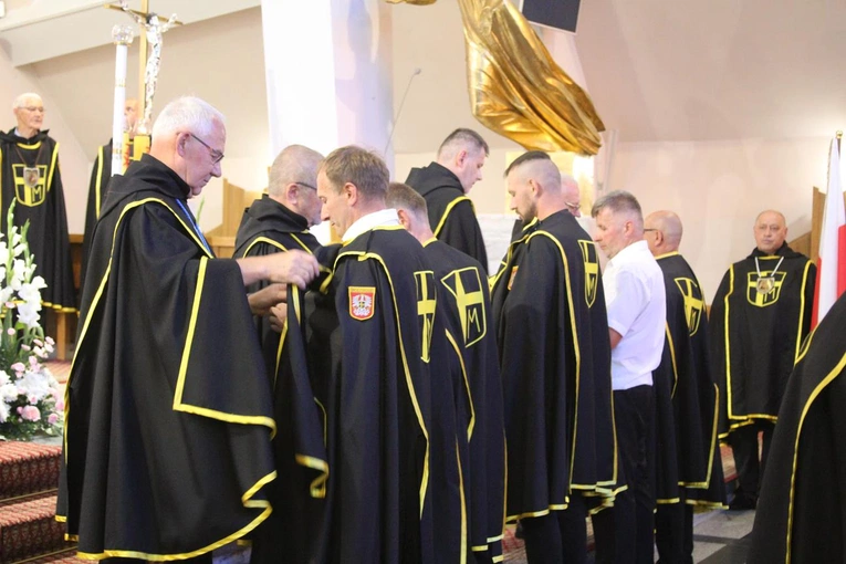 Pasierbiec. Erygowanie 200. chorągwi Zakonu Rycerzy św. Jana Pawła II