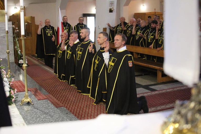 Pasierbiec. Erygowanie 200. chorągwi Zakonu Rycerzy św. Jana Pawła II