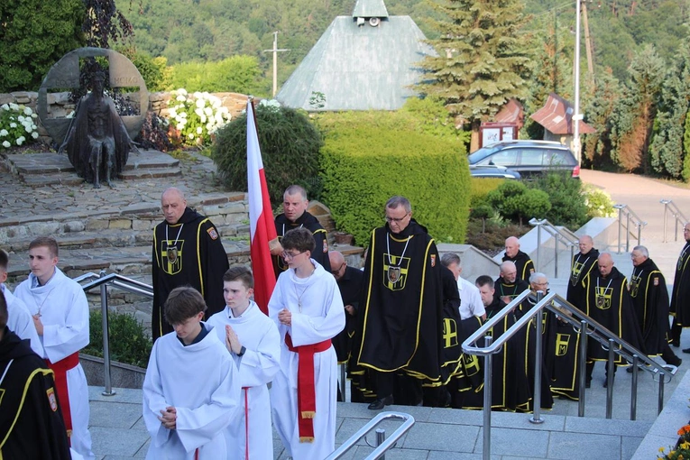 Pasierbiec. Erygowanie 200. chorągwi Zakonu Rycerzy św. Jana Pawła II