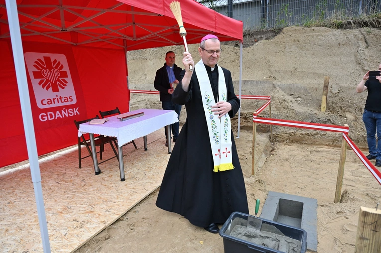 Akt erekcyjny na budowie magazyny Caritas AG