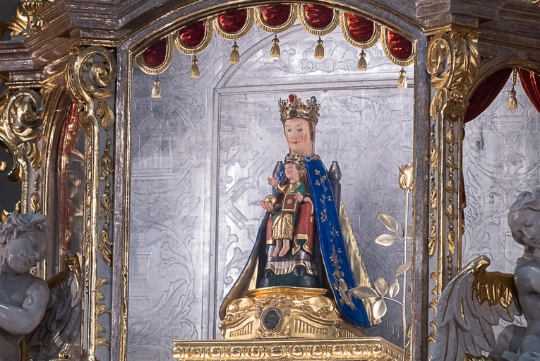 Pielgrzymka połączona była ze świętowanie 58. rocznicy koronacji cudownej figurki. 