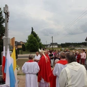 Krzyż na 30-lecie ośrodka w Rusinowicach