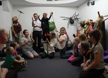 Wakacje, nauka migania, rekolekcje. Świat ciszy tętni życiem