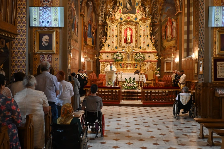 Z błogosławieństwem lurdzkim