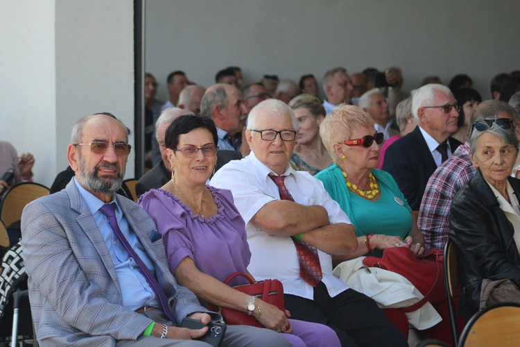 Przez ponad wiek szkołę w Gołotczyźnie opuściło kilkanaście tysięcy absolwentów.