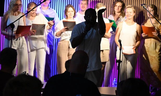 Zakopane. Gospel na dworcu kolejowym