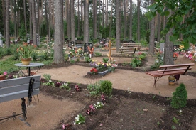 Łotwa: święto grobów, chrześcijanie modlą się na cmentarzach