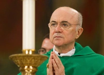 Ekskomunikowany abp Viganò chce nadal odprawiać Msze