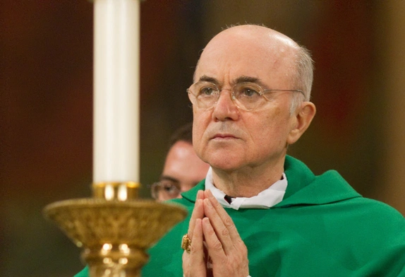 Ekskomunikowany abp Viganò chce nadal odprawiać Msze