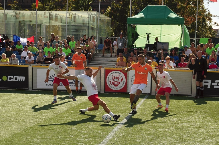 Futbolowa terapia. W tej reprezentacji liczy się coś więcej niż piłka nożna