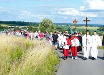 Pątnicy idący do Maryi. 