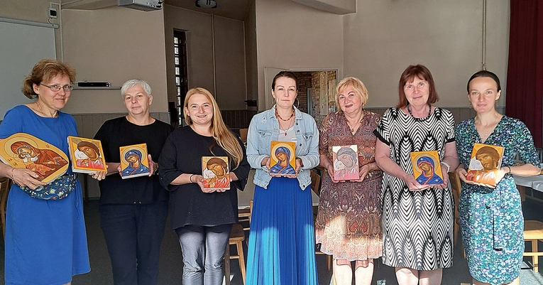 Uczestniczki pierwszego czechowickiego kursu pisania ikon.