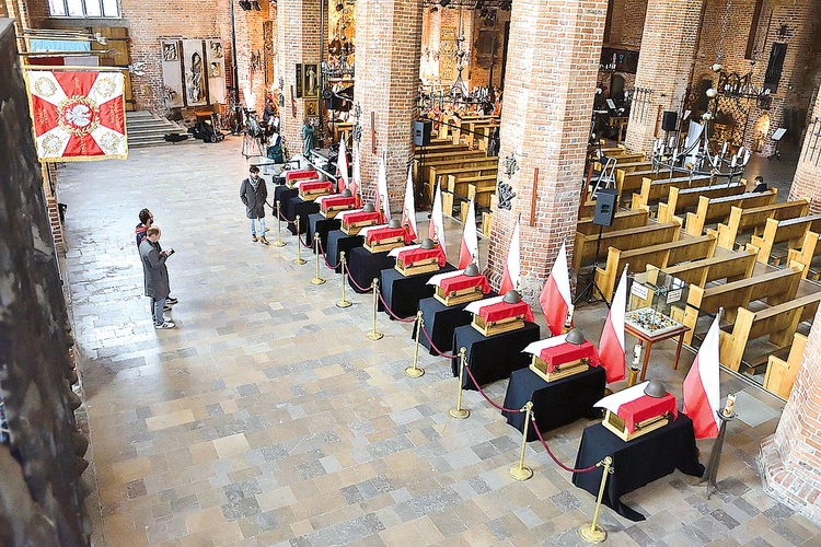 W listopadzie 2022 r. w świątyni na pogrzeb oczekiwały szczątki mjr. Henryka Sucharskiego i jego żołnierzy.