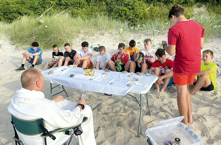 Niezapomnianym wydarzeniem była Msza św. na plaży.