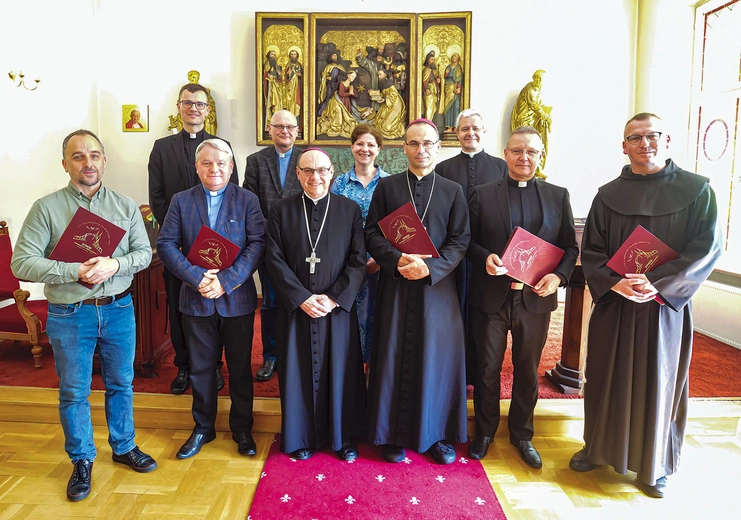 Po wakacjach poznamy pełne składy zespołów, a pod koniec września – syntezę ogólną.