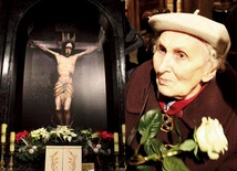 Wraz z koleżanką pomogła ks. Karłowiczowi uratować figurę Pana Jezusa.