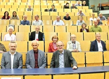Spotkania odbywają się w budynku Wydziału Fizyki i Astronomii Uniwersytetu Wrocławskiego.